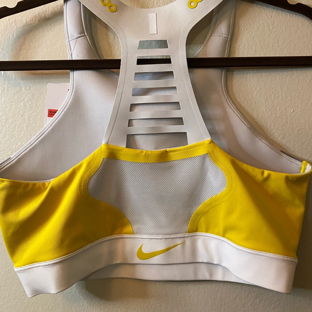 Nike AIR MAX Dri-FIT Swoosh Women's Cutout Sports Bra DM0631-012 Size SMALL - Picture 6 of 9